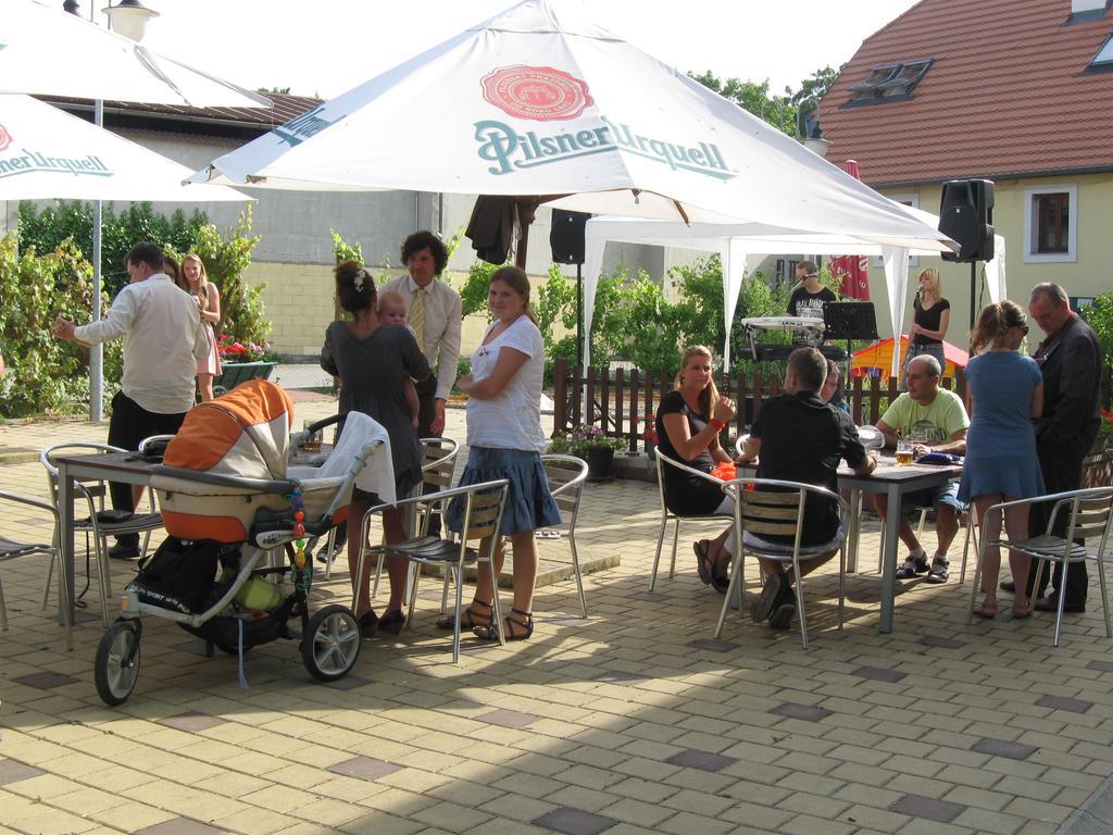 Hotel Pod Sluncem Třebíz 외부 사진